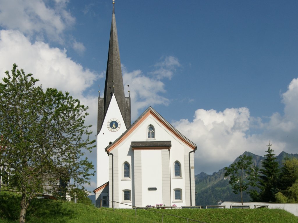 Pfarrkirche Heiliger Nikolaus mit Friedhof