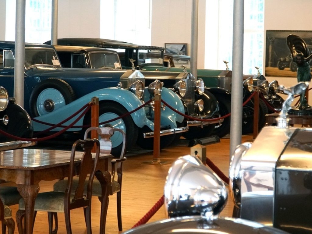 Rolls Royce Automobilmuseum - Blick in die Hall of Fame
